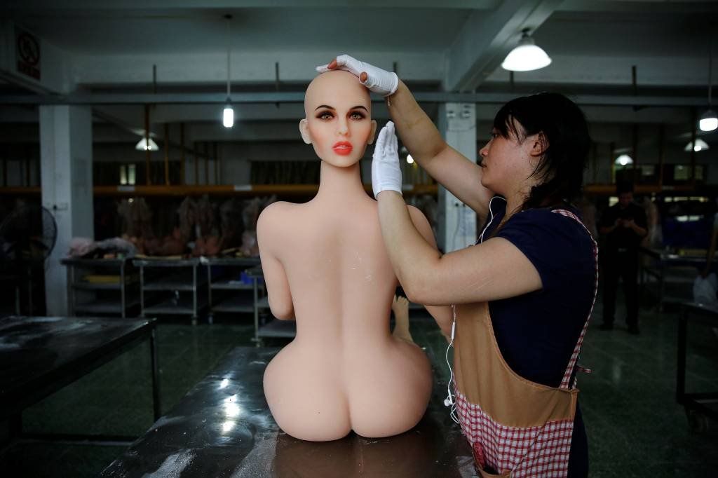 Conheça uma fábrica de bonecas sexuais na China