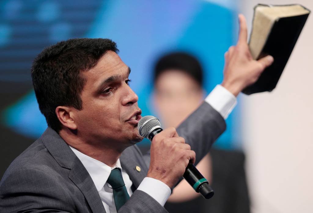Cabo Daciolo assina filiação ao Brasil 35 e será candidato à Presidência