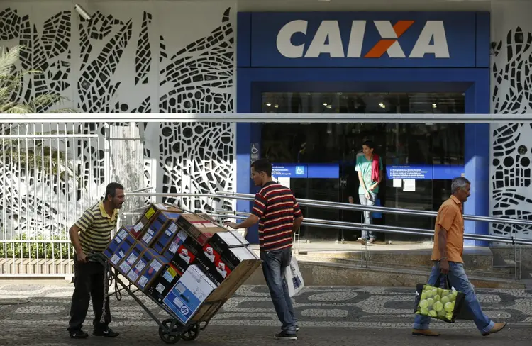 Agência da Caixa (Pilar Olivares/Reuters)