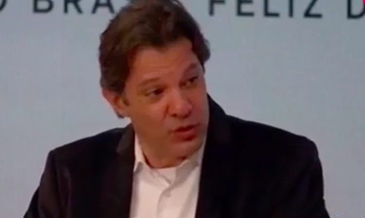 Fernando Haddad: "Como o Alckmin diz que vai melhorar a saúde se ele participa do governo Temer? Por que já não fizeram isso?" (Facebook/Lula/Reprodução)