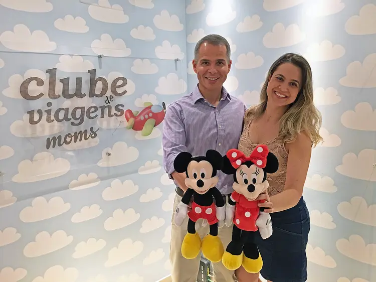 Luciano Santos e Miriam Vargas, donos do Clube de Viagens Moms (Clube de Viagens Moms/Divulgação)