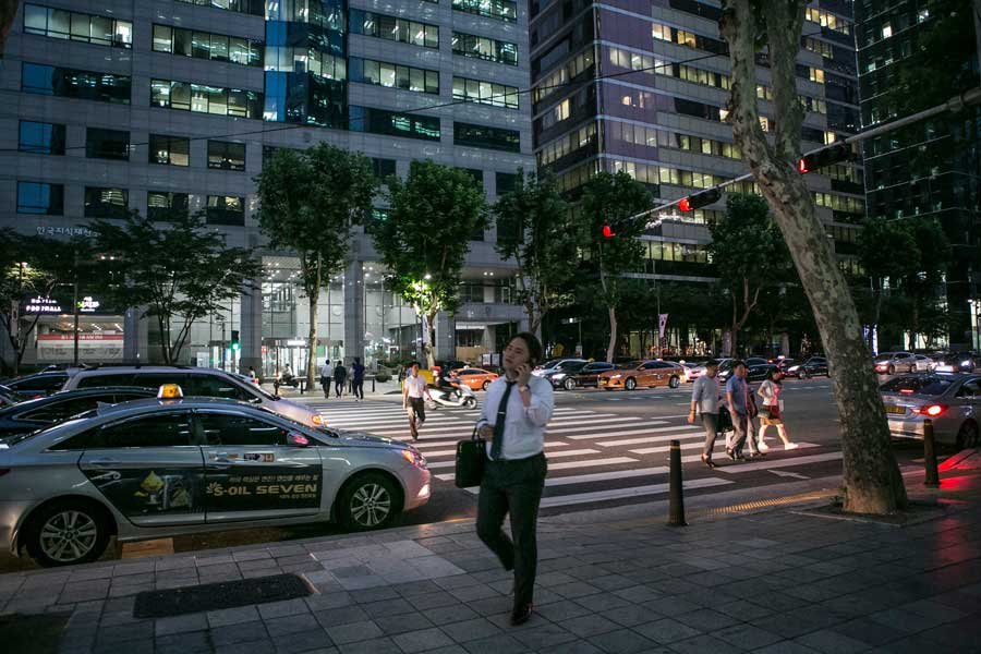 Nova lei limita a semana de trabalho a 52 horas na Coreia do Sul