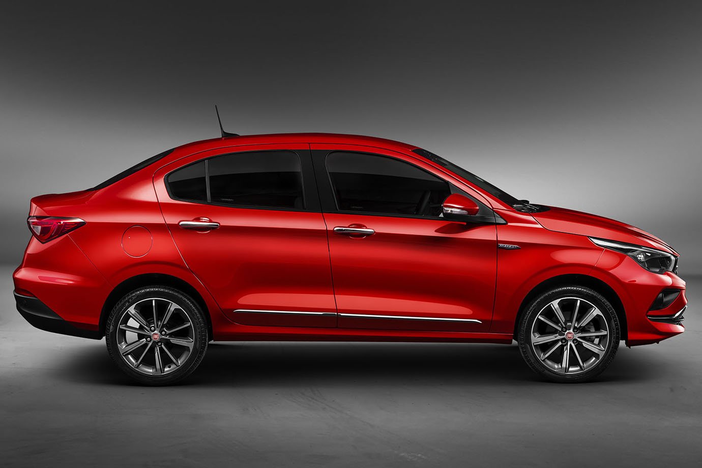Fiat Chrysler vai investir € 5 bi em novos modelos e motores na Itália