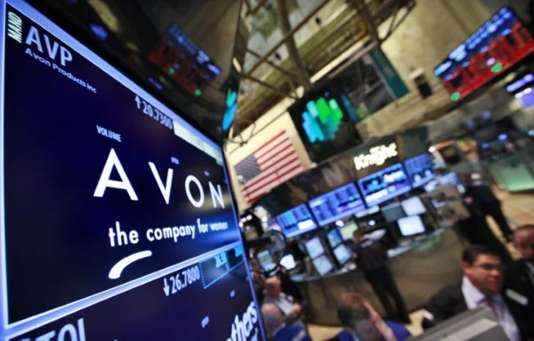 Avon: as ações que eram negociadas acima de 10 dólares menos de quatro anos atrás, agora valem um décimo disso (Brendan McDermid/Reuters)