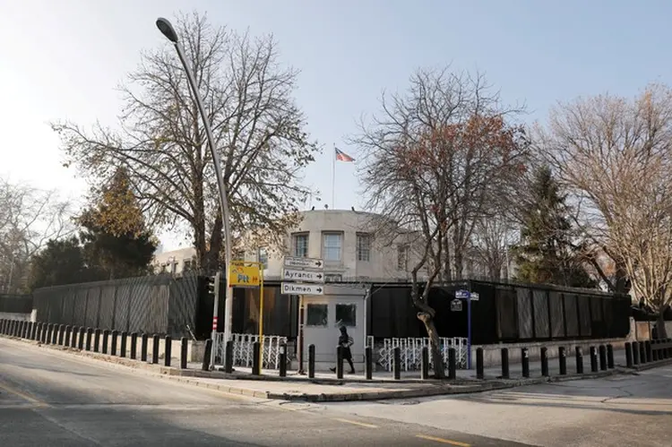 Embaixada em Ancara: tiros acontecem em meio a disputa comercial e diplomática sobre a liberação de um pastor americano (Umit Bektas/Reuters)