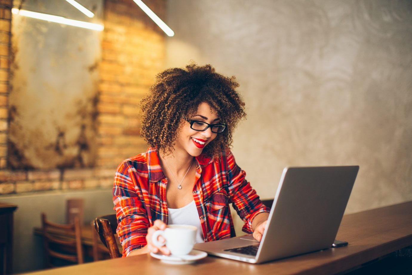 Brasileiros consomem mais café durante o trabalho, segundo pesquisa