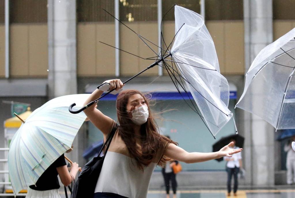 Tufão obriga cancelamento de mais de 250 voos no Japão