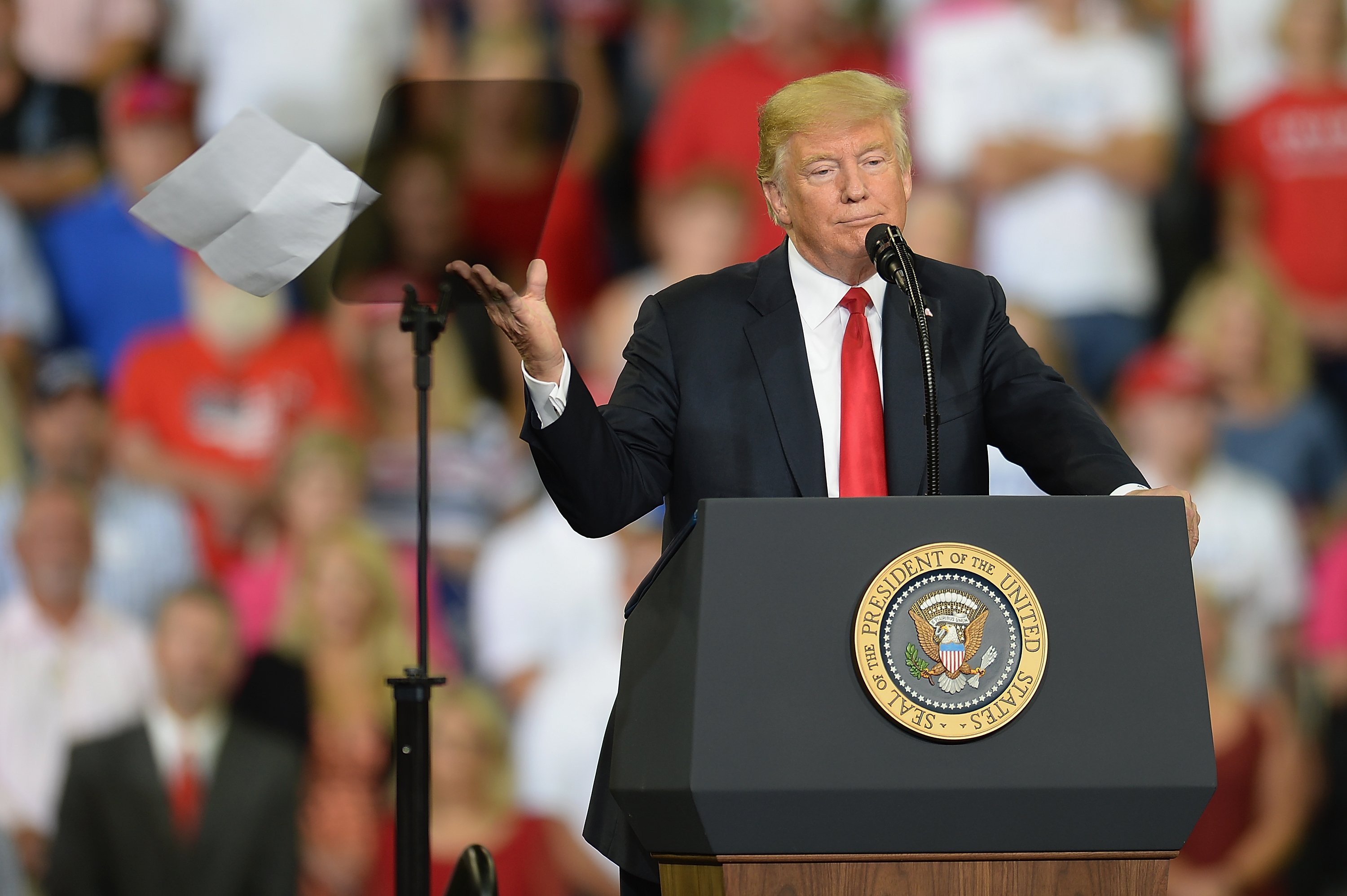 Trump está pronto para intensificar guerra comercial com a China, diz site