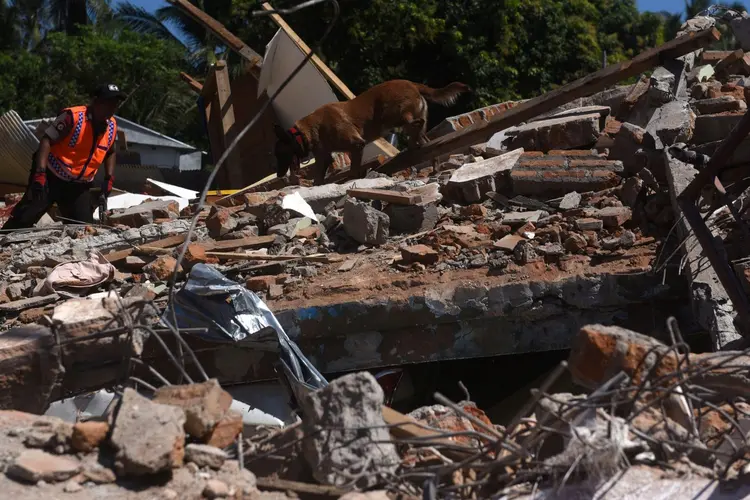 Balanço de mortos do terremoto que abalou a ilha indonésia de Lombok aumentou para 436 (Zabur Karuru/Reuters)