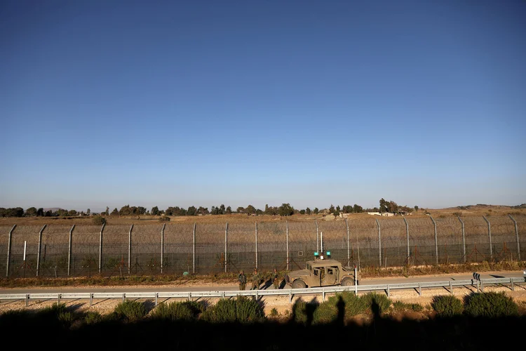 Defesa antiaérea síria anunciou ter respondido a ataques israelenses no sul do país (Ammar Awad/Reuters)