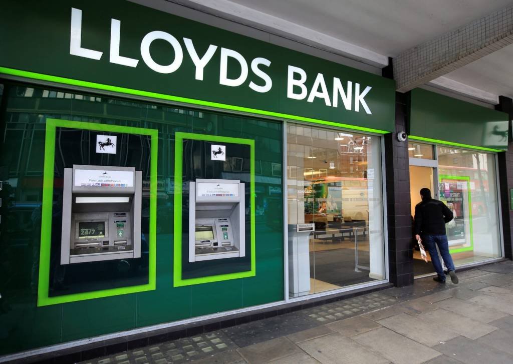 Lloyds tem alta no lucro antes de impostos a 3,12 bi de libras