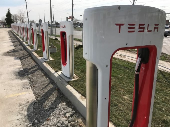 Pequenos investidores se sentem excluídos por Tesla