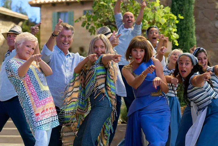 Mamma Mia! Lá Vamos Nós de Novo - musical estreia dia 02 de agosto nos cinemas (Universal Pictures/Reprodução)
