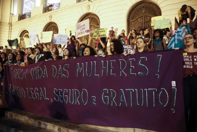 Protesto a favor do aborto: audiência no STF foi marcada por uma guerra de números e estatísticas e depoimentos com forte apelo emocional (Fernando Frazão/Agência Brasil)