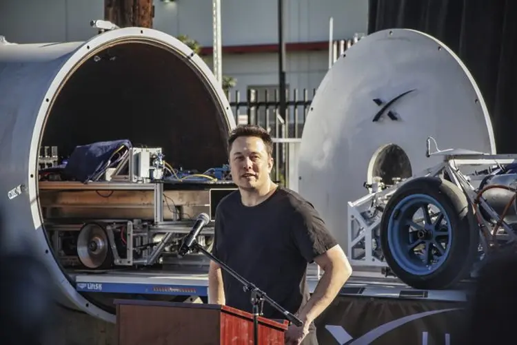 Elon Musk: empreendedor afirmou que a empresa precisou de “dez mil” reuniões para aprovar cada demanda da Nasa e de seus sócios na Estação Espacial, como russos e japoneses (Kate Allen/Getty Images)