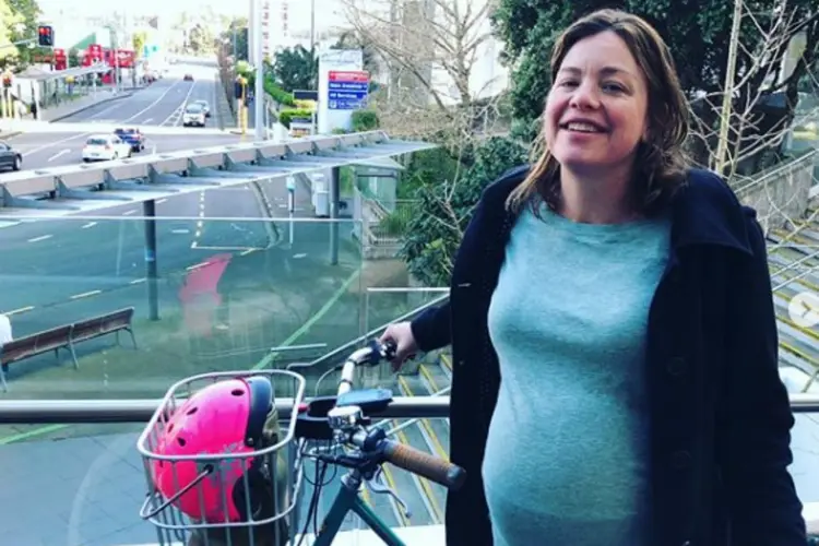 Ministra da Nova Zelândia vai ao hospital de bicicleta para dar à luz (Julie Anne Genter/Instagram/Divulgação)