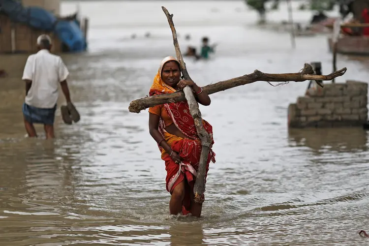 As fortes chuvas são comuns no sul da Ásia nessa época do ano e cerca de 700 pessoa morreram na Índia em 2017 (Adnan Abidi/Reuters)