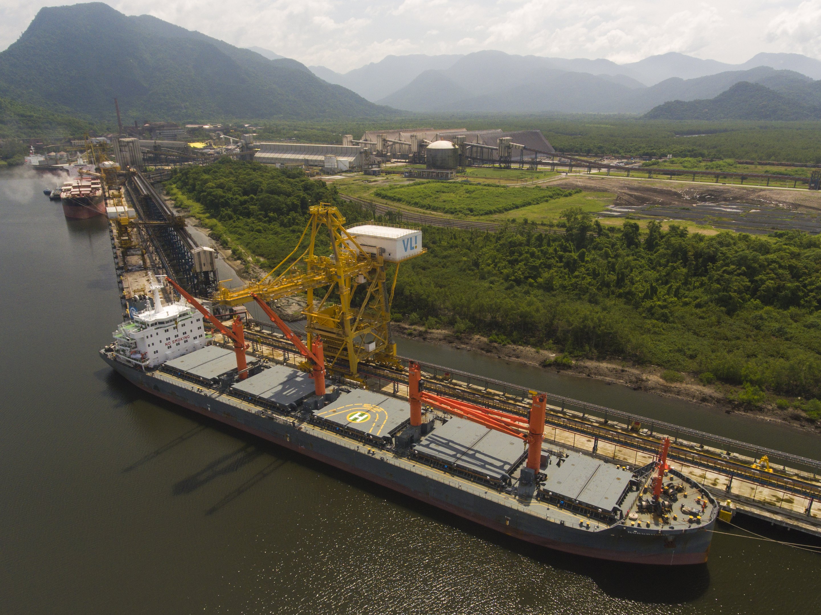 Por dentro da gigantesca operação da VLI no Porto de Santos