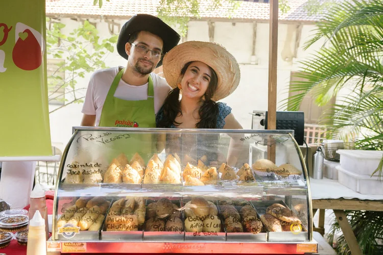 Thiago Ferreira e Aline Costa, da Paixão Vegan: aposta em eventos e parcerias com grandes marcas foi fundamental para que o negócio saltasse o faturamento (Paixão Vegan/Divulgação)