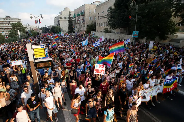 É preciso mostrar que a comunidade LGBT está presente e que não deixaremos de lutar, disse um manifestante (Ammar Awad/Reuters)