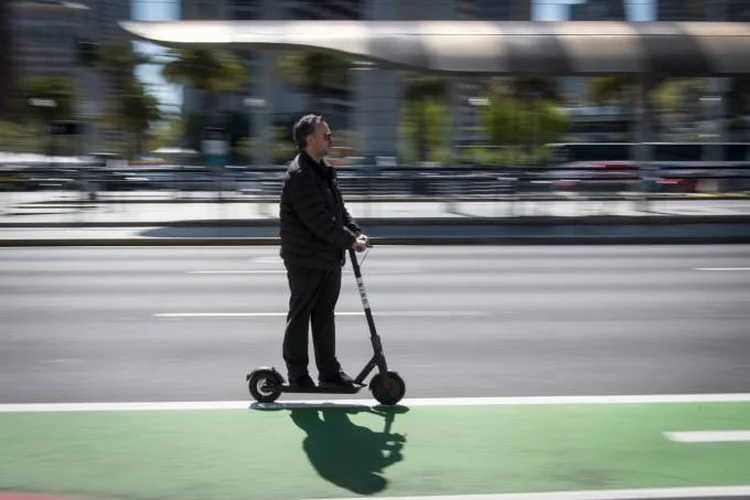 Patinete elétrico: centenas de usuários e pedestres foram parar no hospital com ferimentos nos Estados Unidos (Foto/Bloomberg)