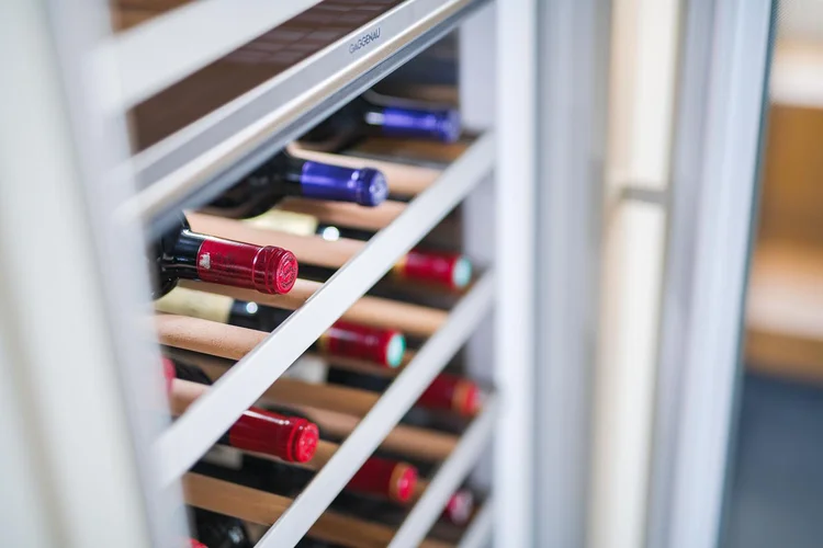 Com um clique, em 24 horas uma das quatro coleções de vinhos com curadoria de especialistas chegará na sua casa (Sotheby´s/Divulgação)