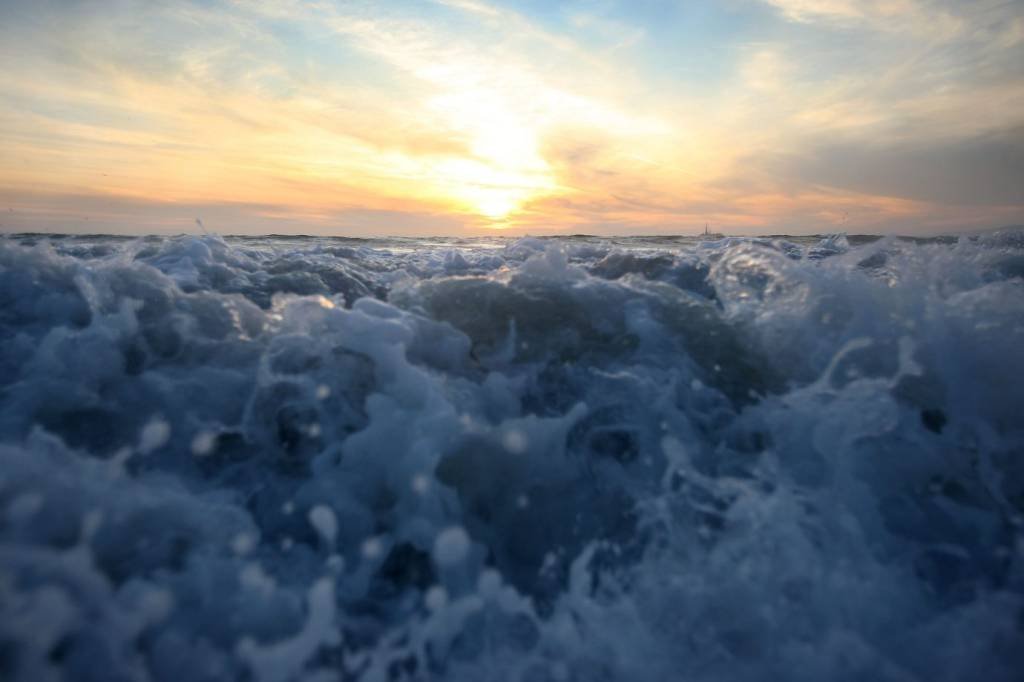 O oceano tem absorvido cerca de 30% do dióxido do carbono atmosférico (CO2) emitido pela ação humana (David McNew/Getty Images)