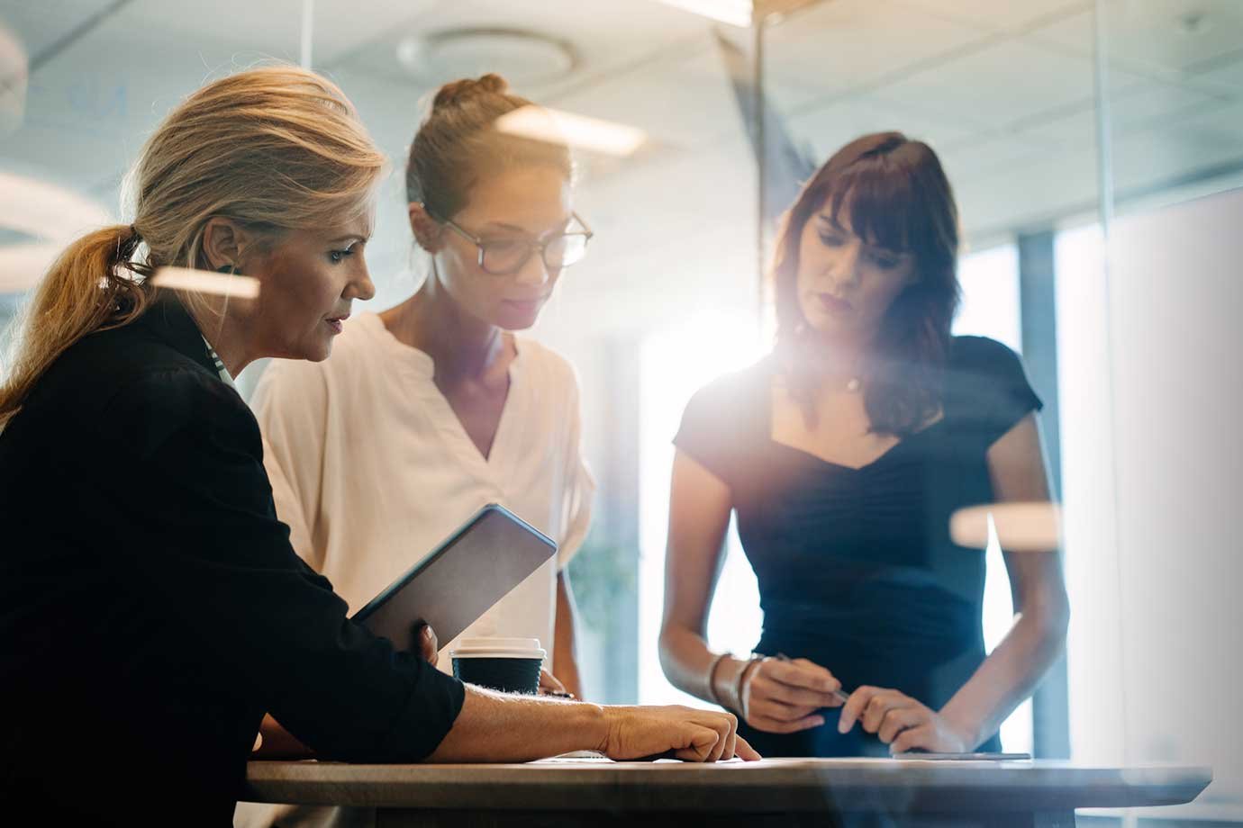 Oliver Wyman está com vagas para mentoria profissional para mulheres; inscrições terminam hoje