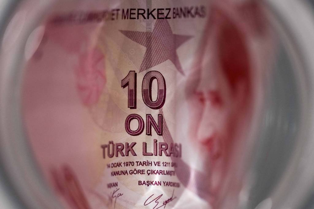 Lira turca cai 5% depois que tribunal rejeita recurso de pastor dos EUA
