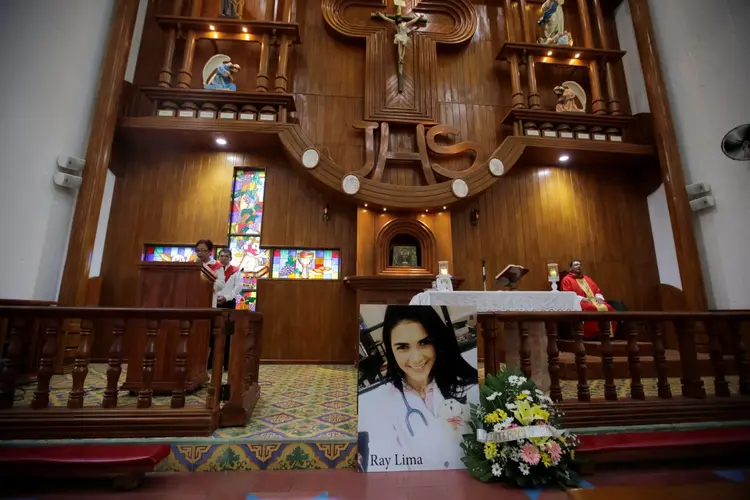 Homenagem feita em 25 de julho em Catedral Metropolitana de Manágua, Nicarágua: tiro que a matou foi disparado por um "um grupo de paramilitares" no sul da capital (Jorge Cabrera/Reuters)