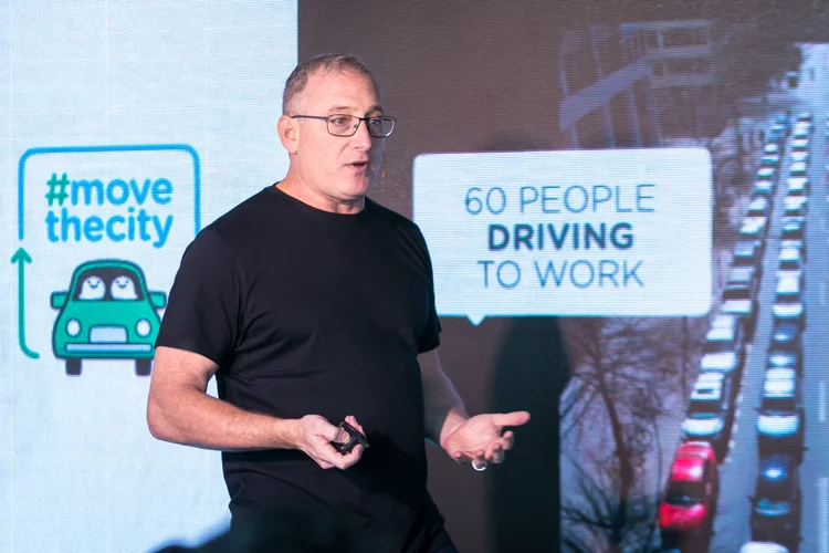 Noam Bardim, fundador e CEO do Waze, em evento de lançamento do Waze Carpool no Brasil (Waze/Divulgação)