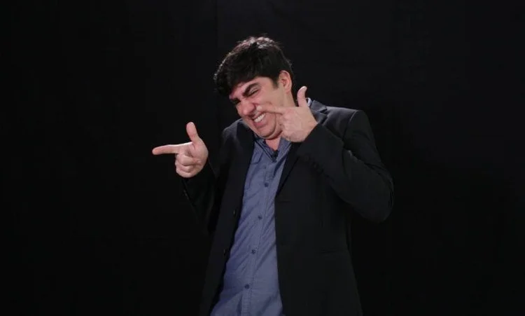 Marcelo Adnet: em primeiro vídeo sobre presidenciáveis, ator tira sarro de Jair Bolsonaro (O Globo/Reprodução)