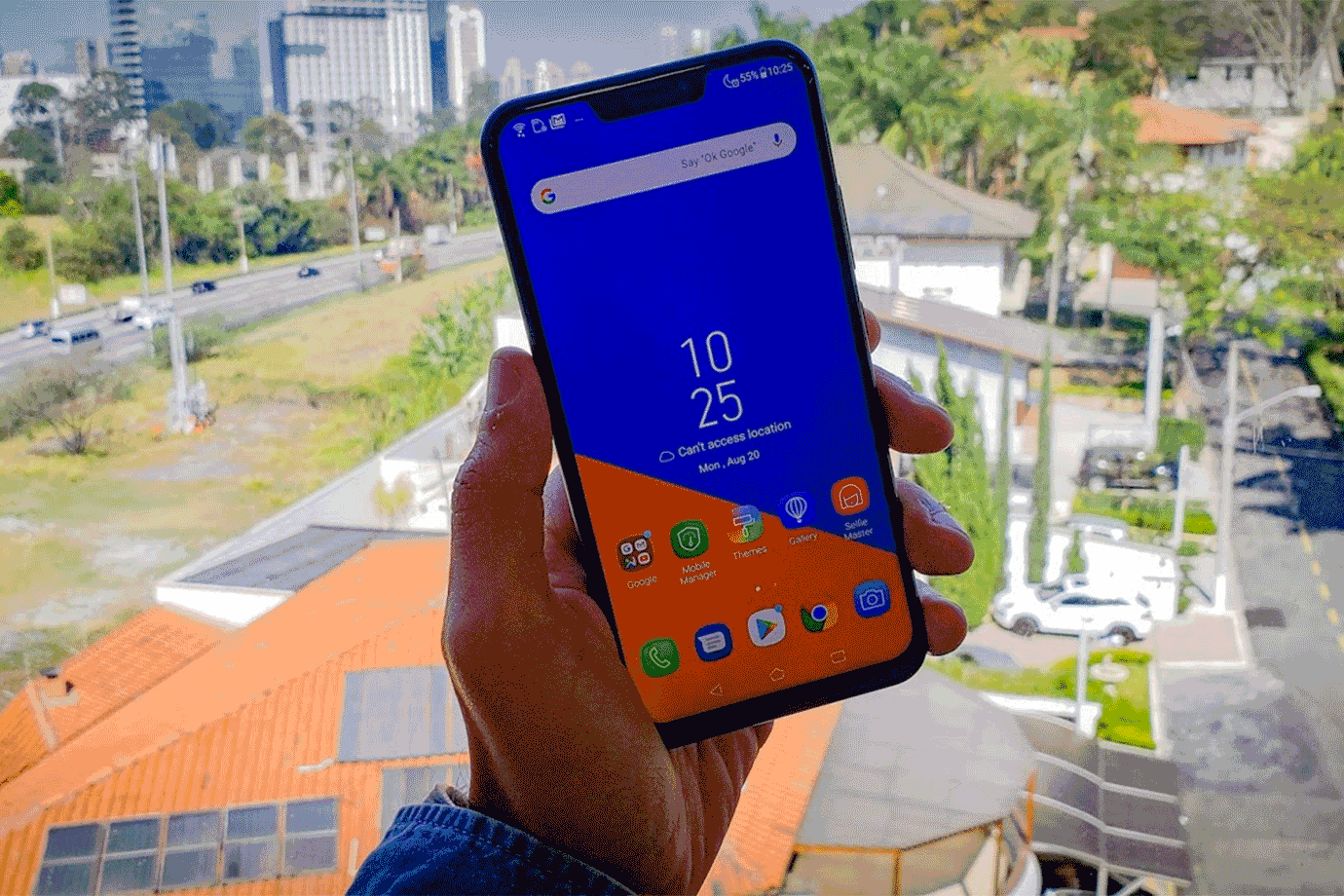 Review: Zenfone 5 tem design de iPhone X, mas bateria deixa a desejar