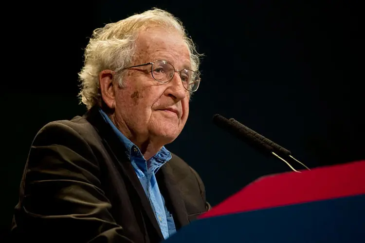 Noam Chomsky visitará nesta quinta-feira, 20, às 16h, o ex-presidente Luiz Inácio Lula da Silva, na carceragem da Polícia Federal (Ministerio de Cultura de la Nación Argentina/Wikimedia Commons)