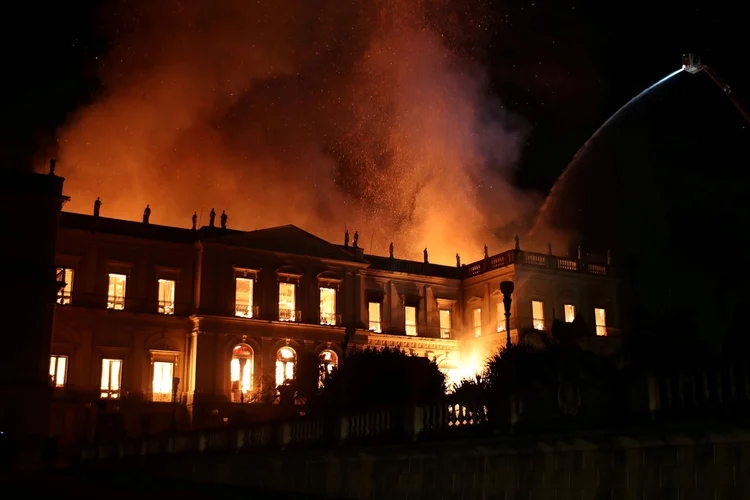 Museu Nacional: Companhia Estadual de Águas e Esgoto do Rio de Janeiro negou que tenha faltado água para o combate ao incêndio (Ricardo Moraes/Reuters)