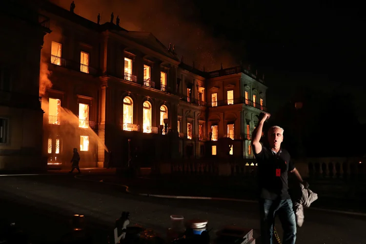 Museu Nacional: fogo pode ter sido causado por um balão ou por um curto-circuito, disse o ministro da Cultura (Ricardo Moraes/Reuters)