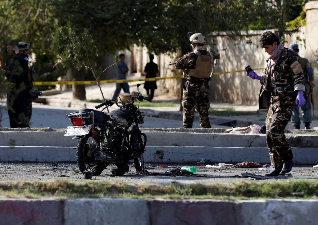 Ataque durante protesto no Afeganistão deixa 33 mortos e 128 feridos