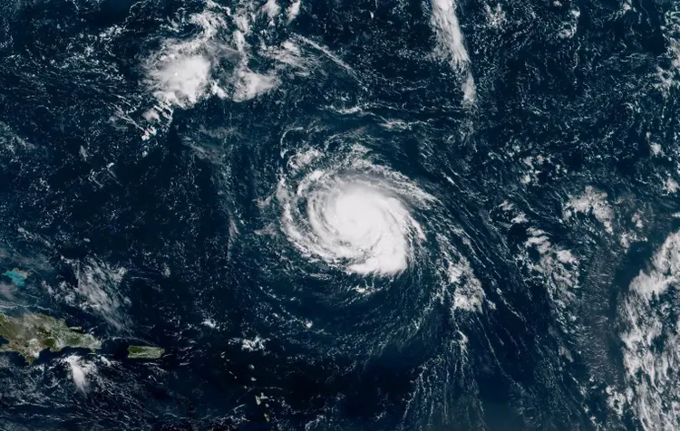Furacão Florence: enquanto o furacão se aproximada costa leste dos EUA, os ciclones Helene e Isaac continuam ganhando força no Oceano Atlântico (NOAA NWS National Hurricane Center/Reuters)