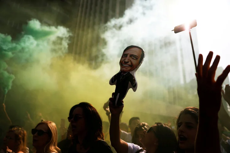 Imagem de arquivo manifestação pró-Bolsonaro: anteriormente, a empresa chegou a trabalhar com 20% de chances de vitória de Bolsonaro no primeiro turno (Nacho Doce/Reuters)