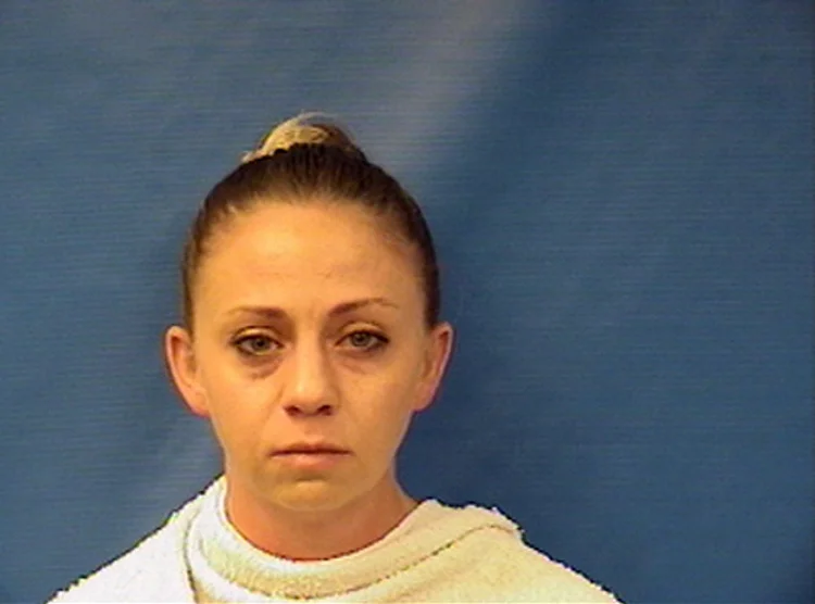 Prisões: Guyger chamou a polícia e alegou que o jovem estava em seu apartamento (Kaufman County Sheriff's Office/Reuters)