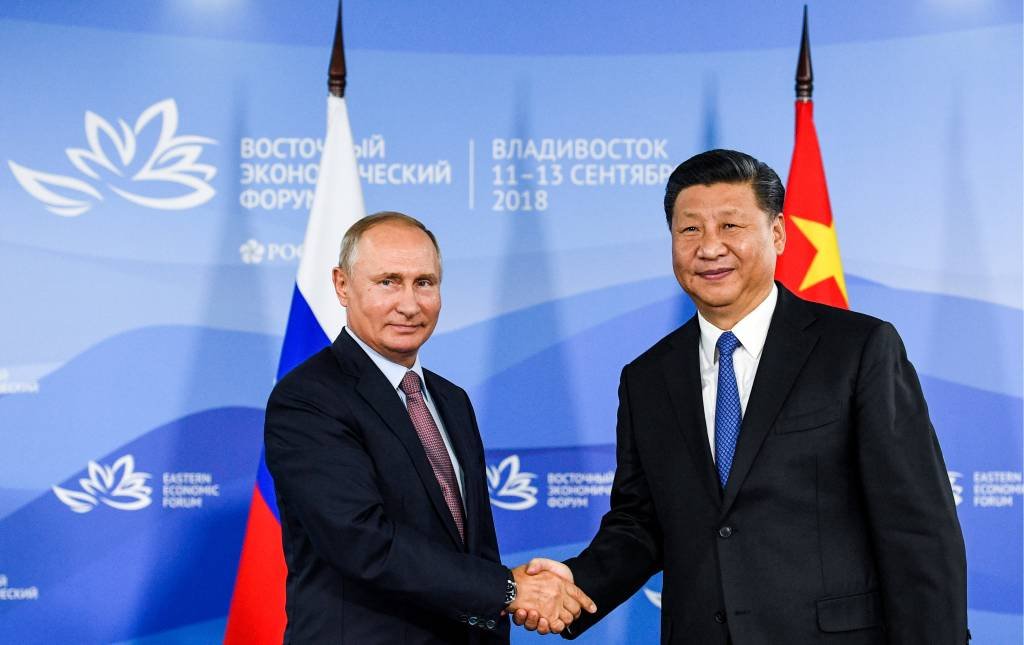 Putin e Xin: Rússia e China fecham acordo para usar moedas nacionais para pagamentos de gás (Donat Sorokin/TASS Host Photo Agency/Pool via REUTERS/Getty Images)