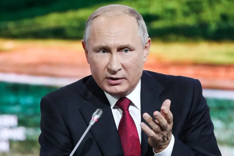 Putin: presidente russo advertiu que decisão pode levar a uma corrida armamentista e que seu país também pode deixar o tratado (Sergei Bobylyov/TASS Host Photo Agency/Pool/Reuters)