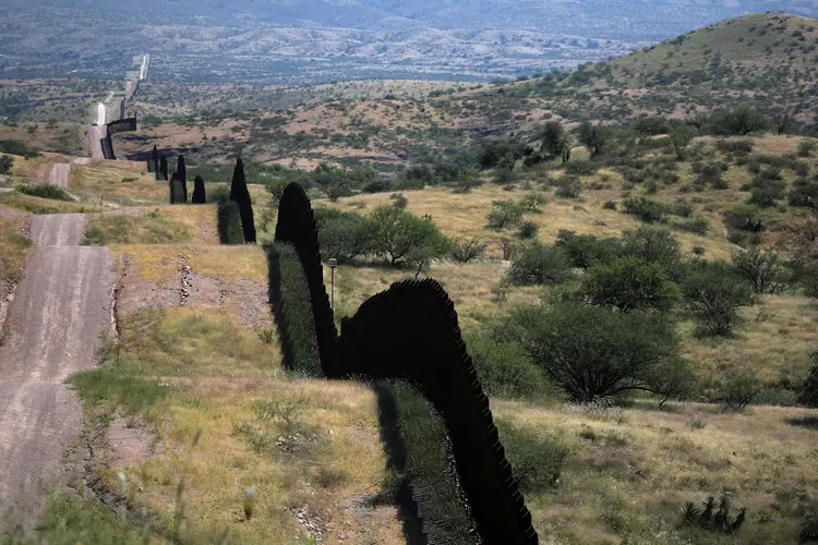 Estados Unidos anunciaram neste domingo o envio de 3.750 soldados adicionais à fronteira com o México (Adrees Latif/Reuters)