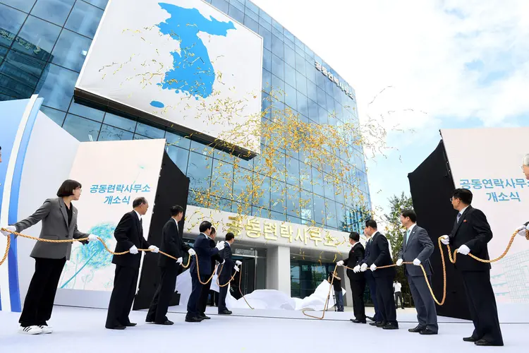 As duas Coreias inauguraram nesta sexta-feira um escritório de ligação conjunta na cidade de Kaesong (Yonhap/Reuters)
