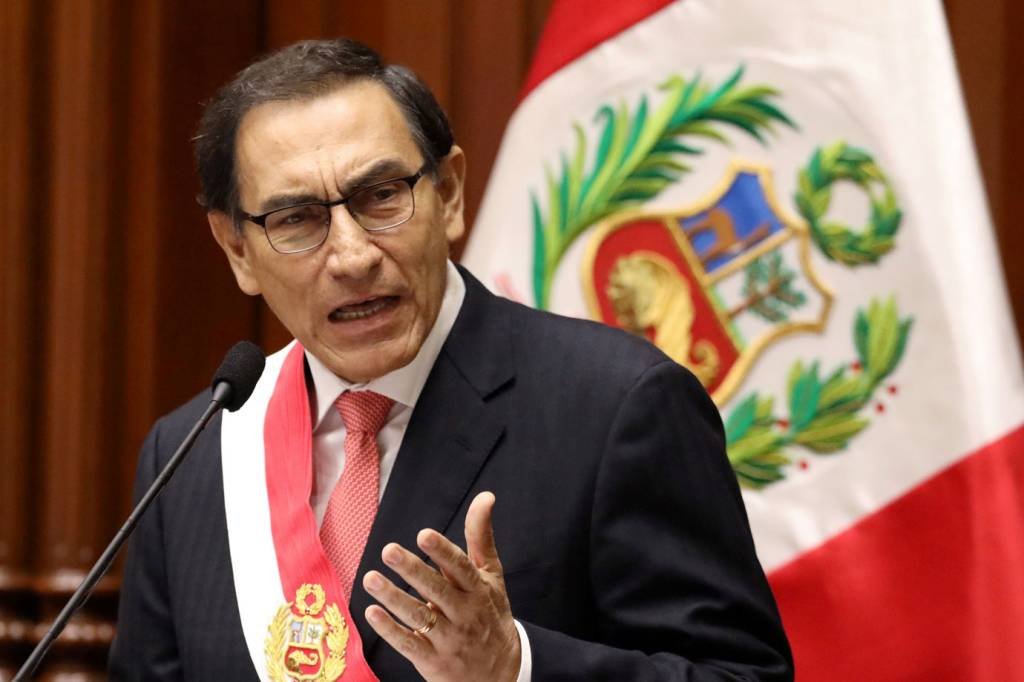 Presidente do Peru ameaça dissolver Congresso caso não receba apoio