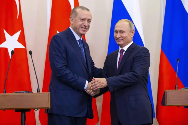 Erdogan-Putin: a criação desta zona permitirá evitar uma ofensiva na região, disse o ministro russo da Defesa (Alexander Zemlianichenko/Reuters)