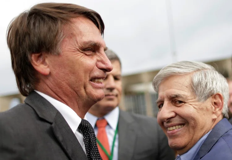 Bolsonaro e Augusto Heleno: Uma lista com 25 nomes já foi submetida ao deputado Onyx Lorenzoni, que deve cuidar da transição do governo Bolsonaro (Ueslei Marcelino/Reuters)
