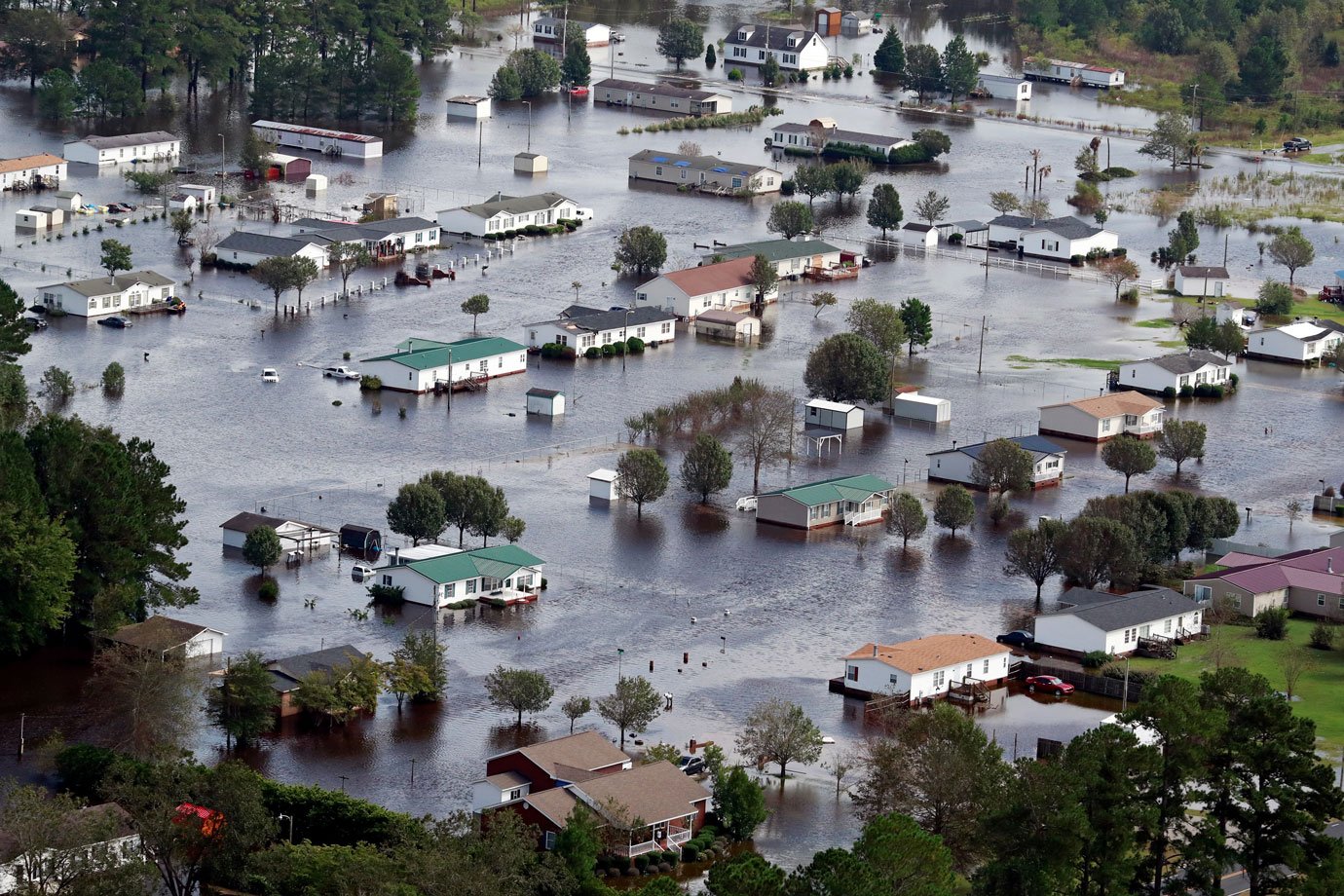 Depois do furacão Florence, pacote de maconha aparece em praia da Flórida