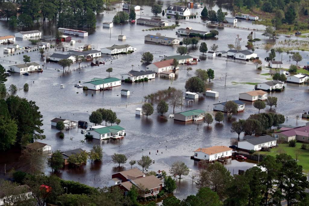 Número de mortos pelo furacão Florence sobe para 32 nos EUA