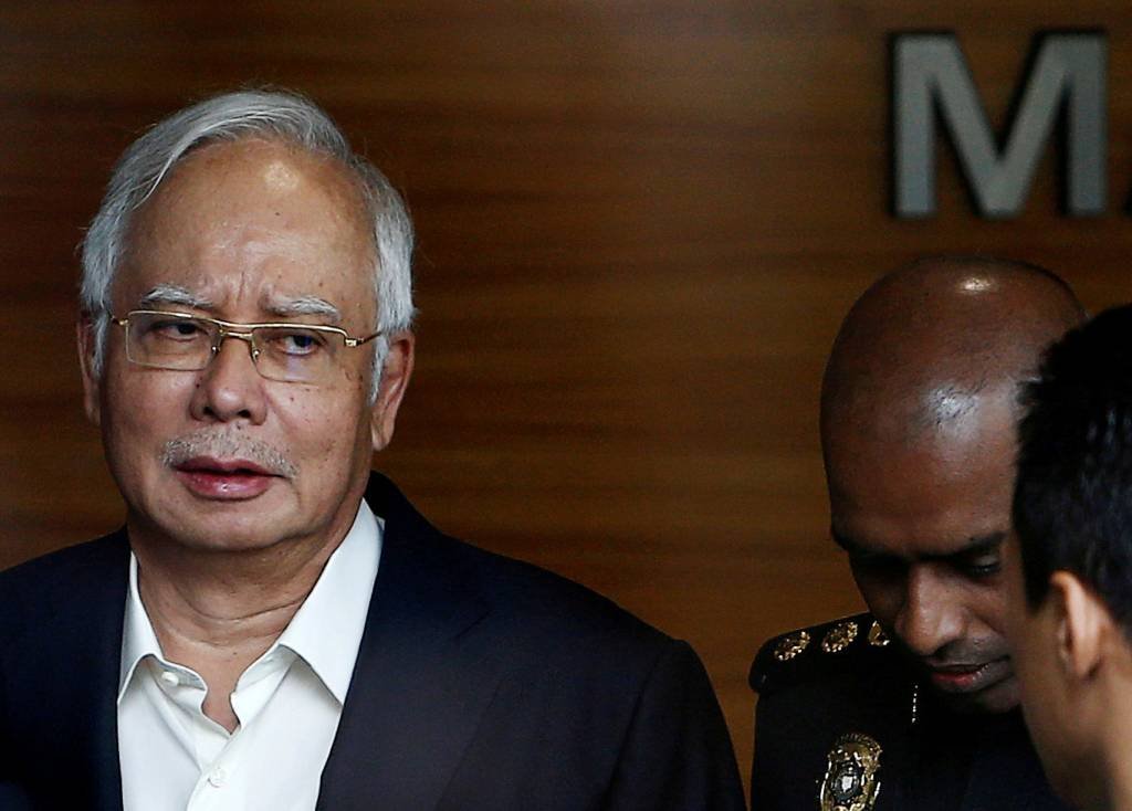 Ex-primeiro-ministro da Malásia é preso acusado de corrupção